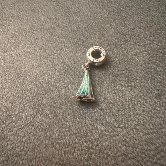 Elsa Frozon Pandora charm. Like new - Picture 2 of 3